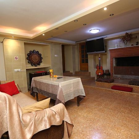 Feola Hostel คูทายสิ ภายนอก รูปภาพ